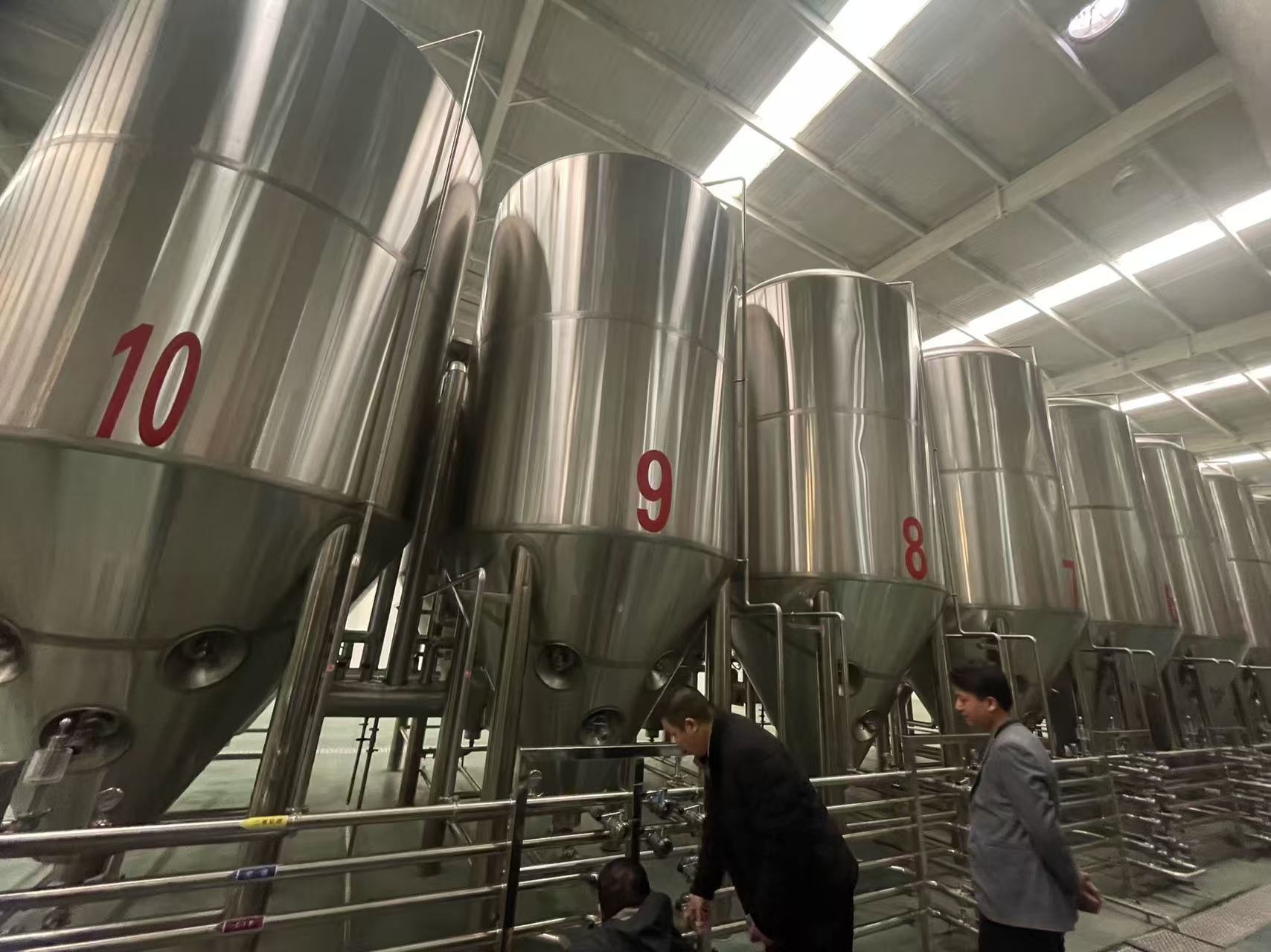 黄冈精酿啤酒设备厂—平面布置、设备设计、制造、调试、培训等一条龙服务
